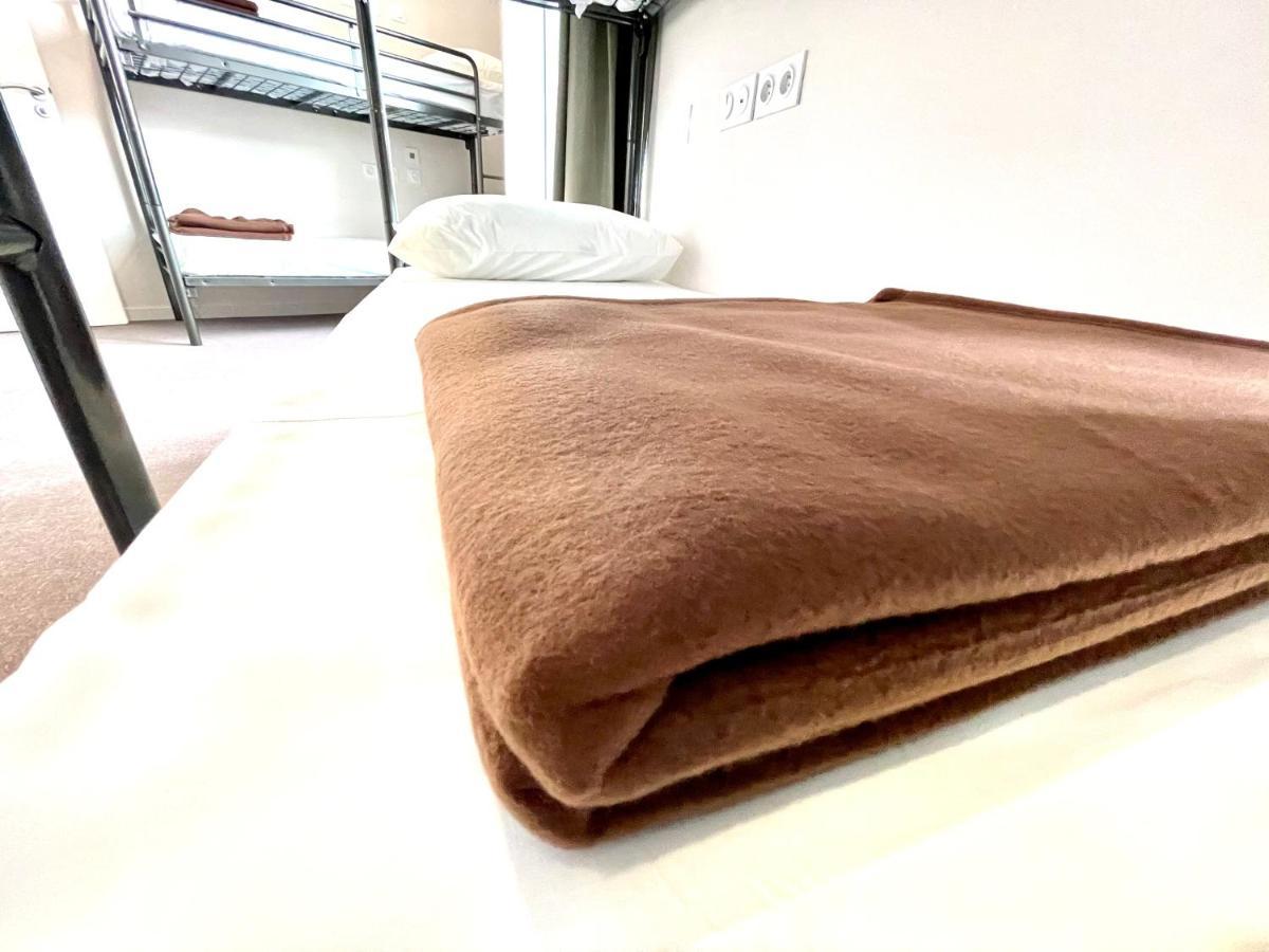 Hostel Flamingo Nimes Gare Centre Екстер'єр фото