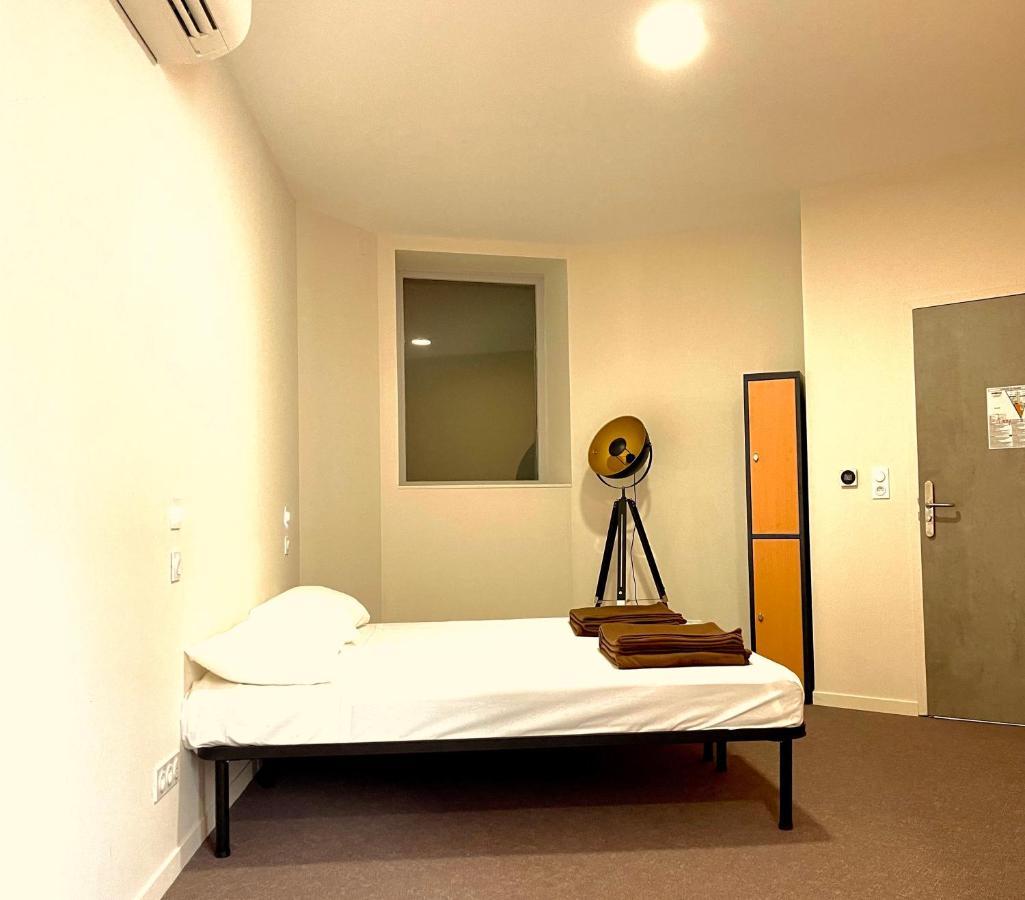 Hostel Flamingo Nimes Gare Centre Екстер'єр фото